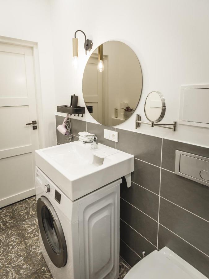 1212 Apartments With Free Parking Riga Bagian luar foto
