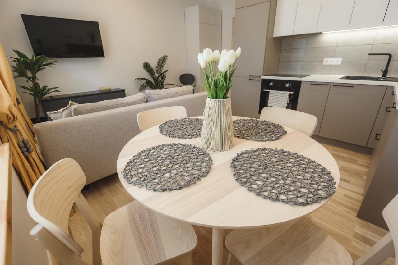 1212 Apartments With Free Parking Riga Bagian luar foto