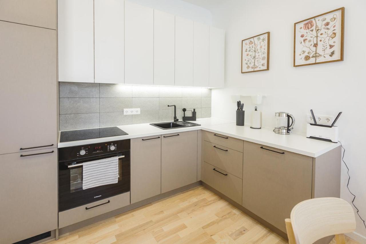 1212 Apartments With Free Parking Riga Bagian luar foto