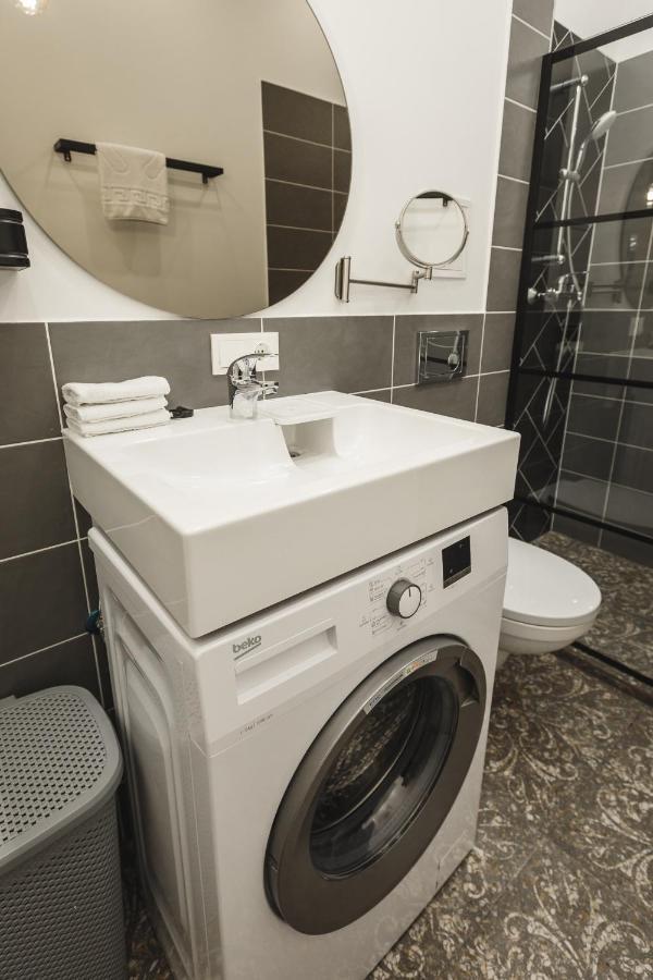 1212 Apartments With Free Parking Riga Bagian luar foto