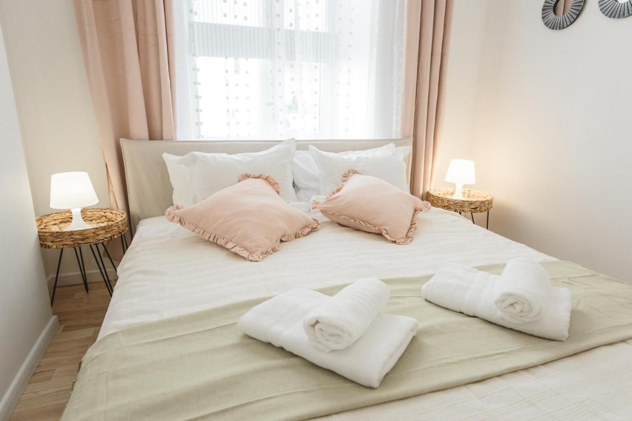 1212 Apartments With Free Parking Riga Bagian luar foto